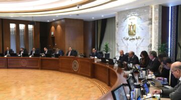 رئيس الوزراء المصري يكلف  المجلس الأعلى لصناعة السيارات بتحويل السيارات للعمل بالكهرباء