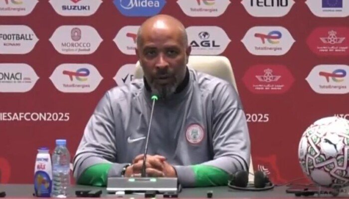 مدرب نيجيريا: التحدي الكبير في نصف نهائي أمم إفريقيا ضد المغرب